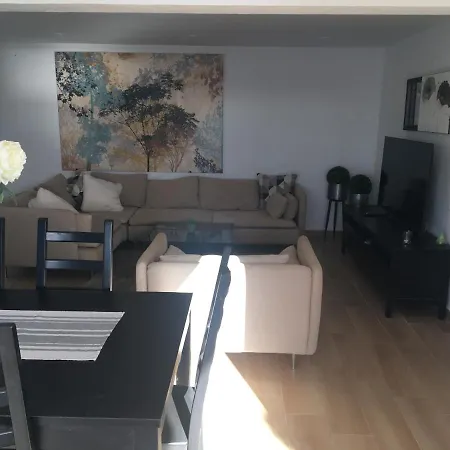 Delicate And Modern Townhouse - 6 People